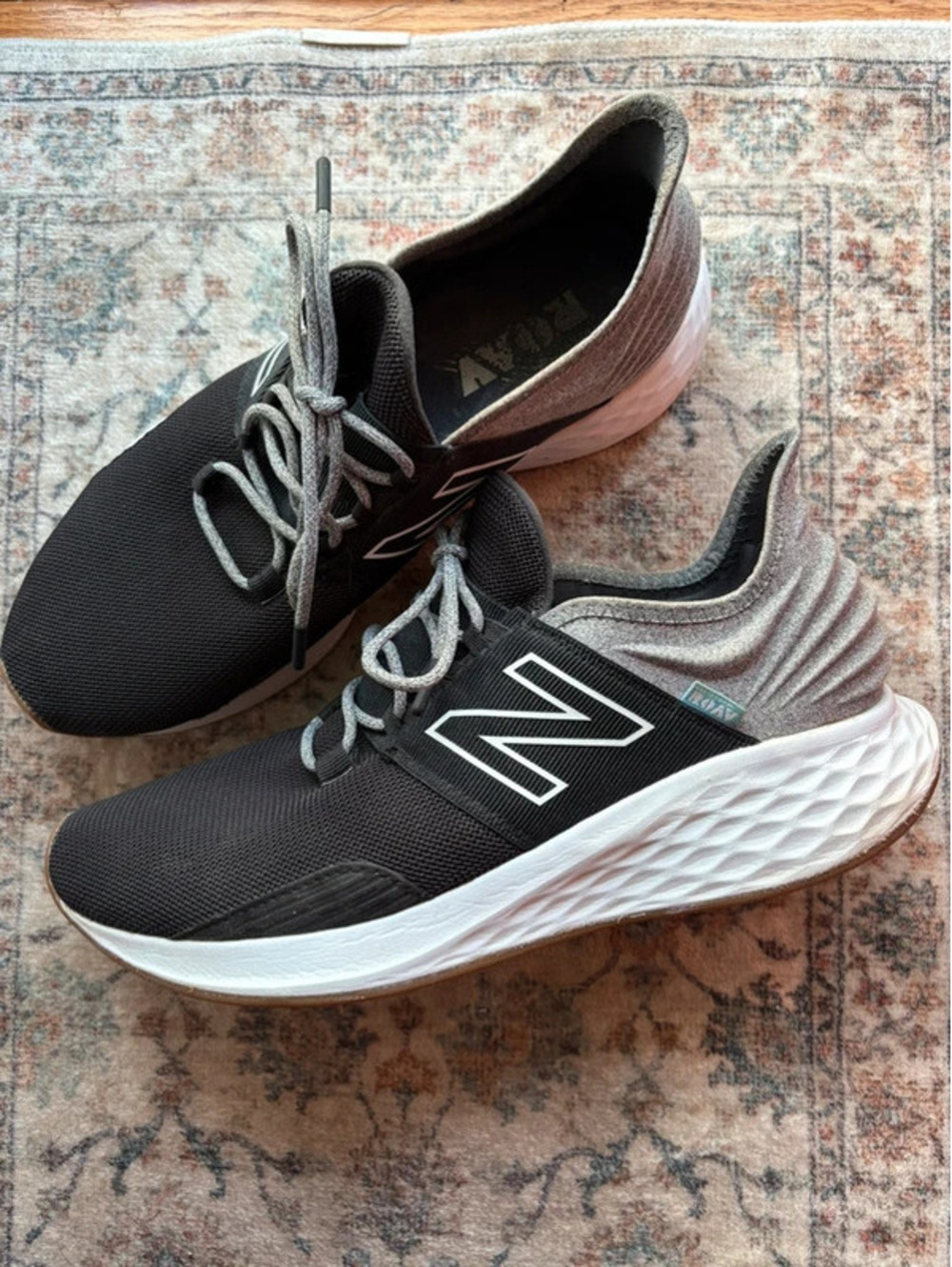 Mens Black and White New Balance Roav Sneakers Size 11.5